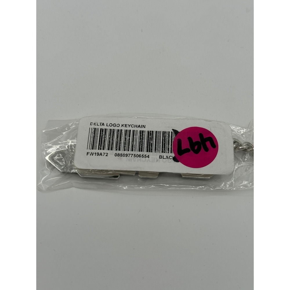 Supreme Delta Logo Keychain - Picture 4 of 4